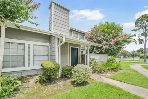 6333 Shadow Tree Dr, Houston, TX 77035