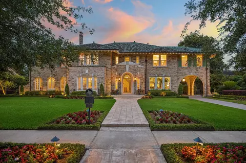 15 Courtlandt Pl, Houston, TX 77006