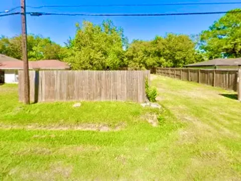 7987 Chateau St, Houston, TX 77028