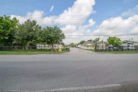 6309 E Houston Rd, Houston, TX 77028