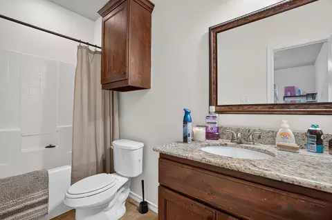 Bath - 4001 Golden Eagle Dr, Bryan, TX 77808 photo 6 of 8