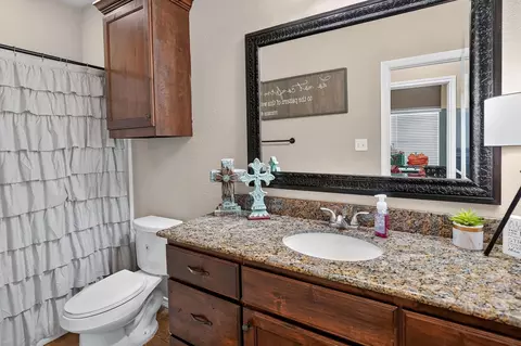 Bath - 4001 Golden Eagle Dr, Bryan, TX 77808 photo 4 of 8