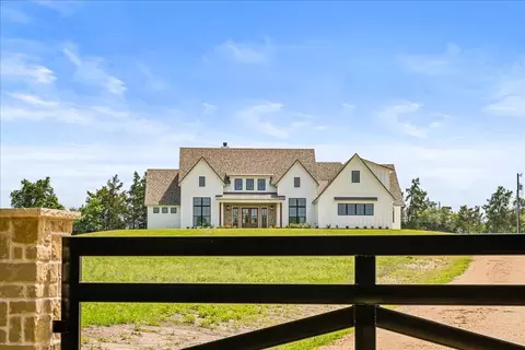 8111 Brandt Rd, Burton, TX 77835