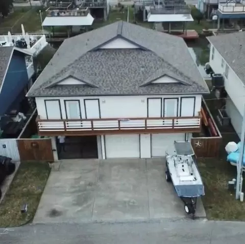 4 N Curlew St, La Marque, TX 77568