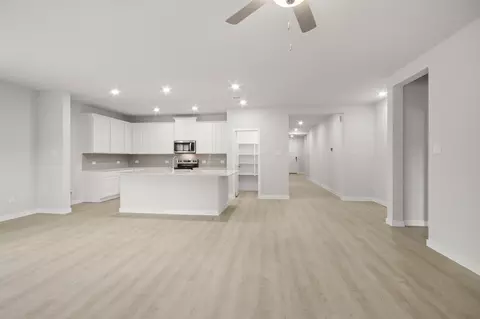 Living - 16968 Hazelnut Dr, Conroe, TX 77302 photo 2 of 3