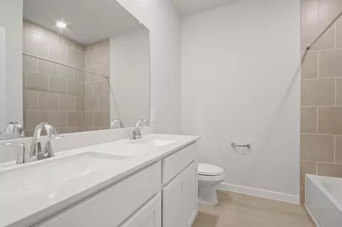 Bath - 16968 Hazelnut Dr, Conroe, TX 77302 photo 3 of 3