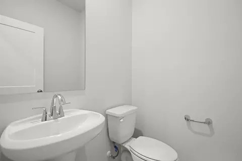 Bath - 16968 Hazelnut Dr, Conroe, TX 77302 photo 2 of 3