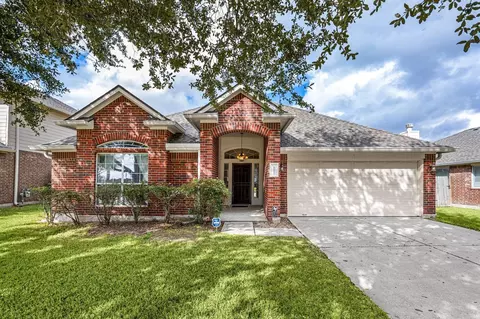 3012 Kings Isle Ln, Dickinson, TX 77539