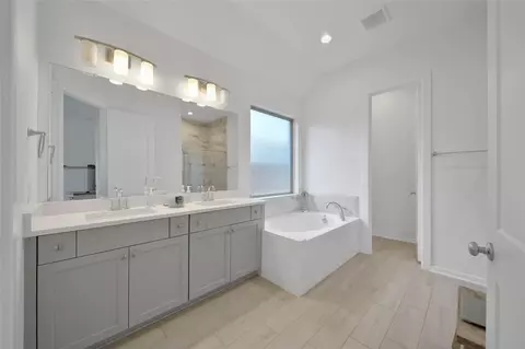 Bath - 4611 Silver Moon Dr, Spring, TX 77386 photo 1 of 3