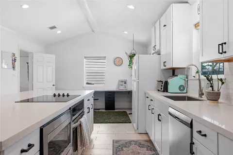 Kitchen - 102 Enchanted Oaks Ct, Spring, TX 77388 photo 4 of 5
