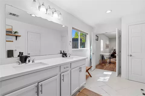 Bath - 102 Enchanted Oaks Ct, Spring, TX 77388 photo 1 of 4