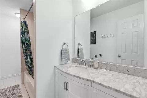 Bath - 102 Enchanted Oaks Ct, Spring, TX 77388 photo 4 of 4
