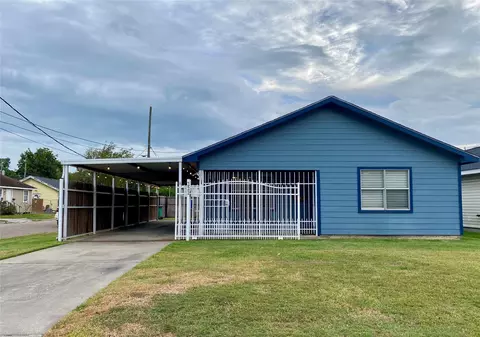 221 E Defee Ave, Baytown, TX 77520
