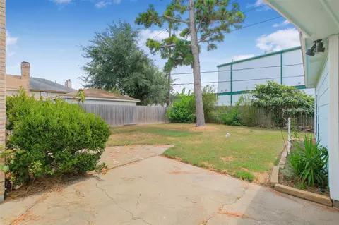 Exterior - 9727 Pine Pass Drive Dr, Houston, TX 77070 photo 4 of 5