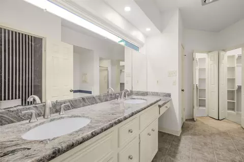 Bath - 9727 Pine Pass Drive Dr, Houston, TX 77070 photo 5 of 6