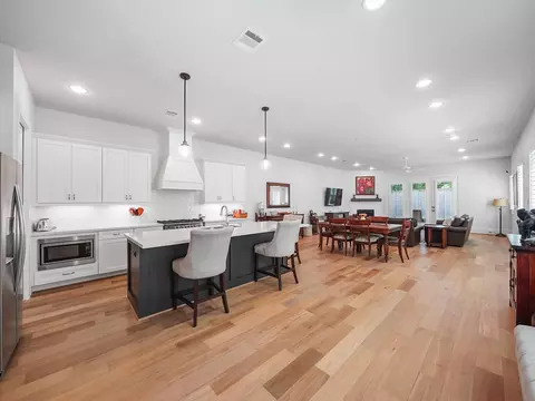 812 E 24th St, Houston, TX 77009