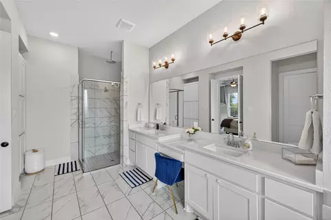 Bath - 9827 Wright Dr, Manvel, TX 77578 photo 4 of 7