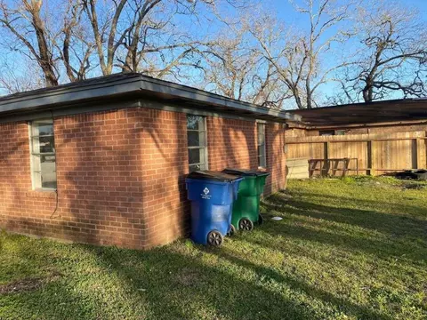 Exterior - 609 W 6th St, Sweeny, TX 77480 photo 1 of 3