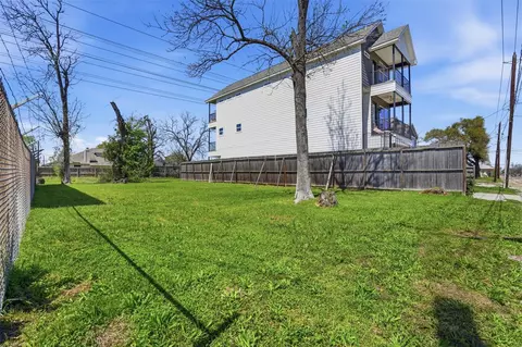 3011 Elysian St, Houston, TX 77009