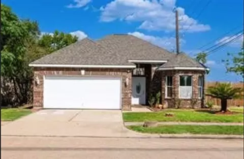 2402 Raintree Village Dr, Katy, TX 77449
