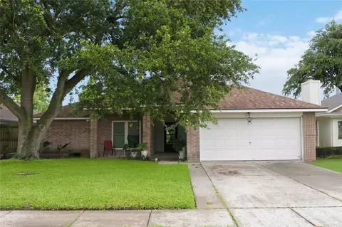 2118 Aberdeen Dr, League City, TX 77573