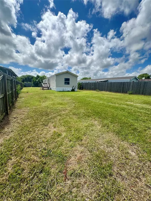 2523 Oyster Creek Bnd, Oyster Creek, TX 77541