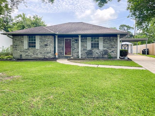 7021 Smith Dr, Hitchcock, TX 77563