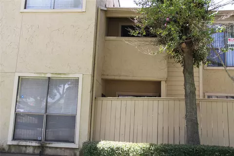 9303 Pagewood Ln, Houston, TX 77063