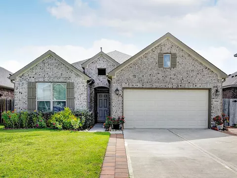 3514 Conquest Cir, Texas City, TX 77591