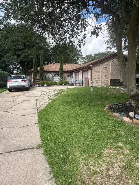 305 Seabreeze Dr, League City, TX 77573