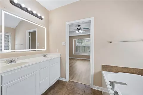 Bath - 21818 Mount Hunt Dr, Spring, TX 77388 photo 3 of 4