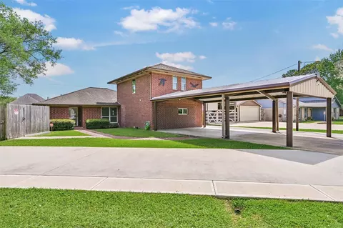 9206 W Sterling Dr, Pearland, TX 77584