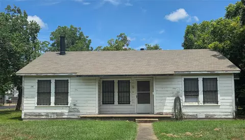 702 E Trinity St, Victoria, TX 77901