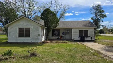 3100 12th St, Bay City, TX 77414