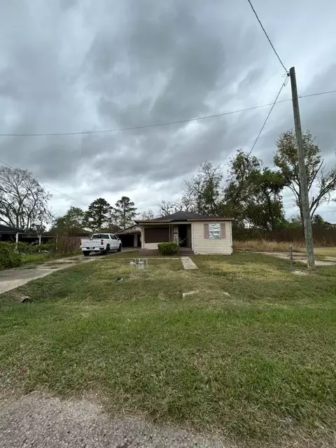 312 Willow St, Sweeny, TX 77480 photo 1