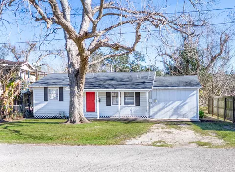 203 S Fig St, Sweeny, TX 77480
