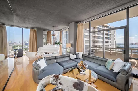15 Greenway Plz #26J, Houston, TX 77046