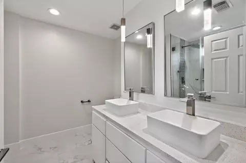 Bath - 918 Ivycroft Ln, Spring, TX 77373 photo 2 of 4