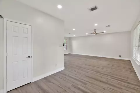Living - 918 Ivycroft Ln, Spring, TX 77373 photo 4 of 5