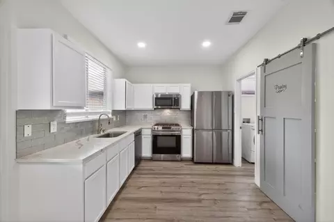 Kitchen - 918 Ivycroft Ln, Spring, TX 77373 photo 2 of 2