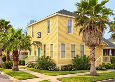 1426 17th St, Galveston, TX 77550