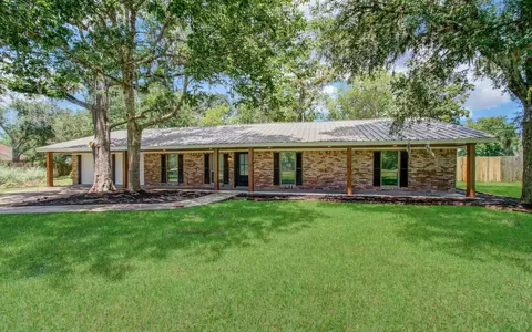 6930 Oak Bend Dr, Alvin, TX 77511