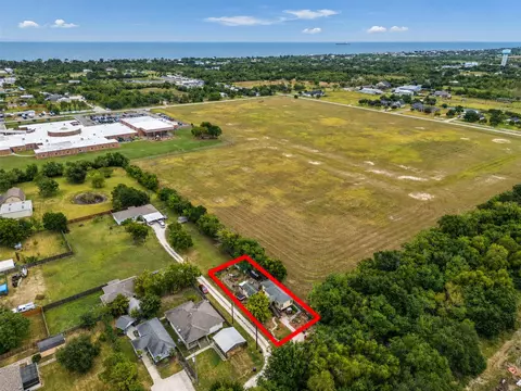 2616 Avenue H, Dickinson, TX 77539