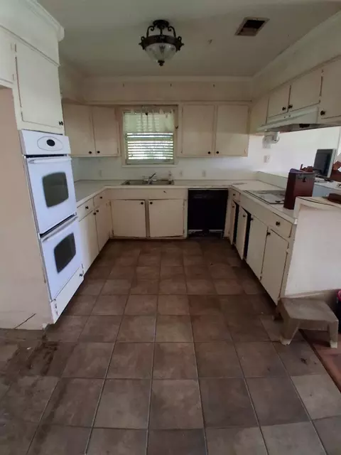 322 W Elizabeth St, Trinity, TX 75862 photo 5