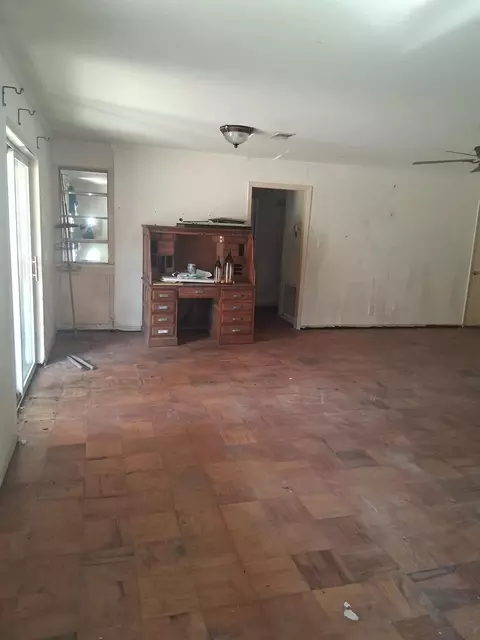 322 W Elizabeth St, Trinity, TX 75862 photo 4