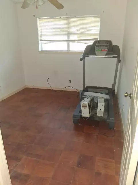 322 W Elizabeth St, Trinity, TX 75862 photo 8