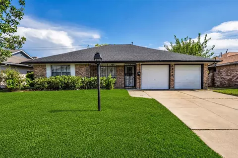 5426 Fairgreen Ln, Houston, TX 77048