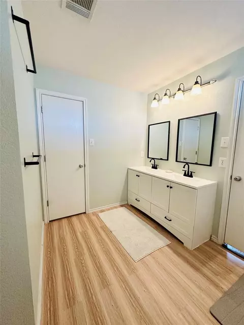 Bath - 602 Lavaca Loop, Elgin, TX 78621 photo 1 of 3