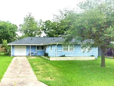 1802 14th Ave N, Texas City, TX 77590