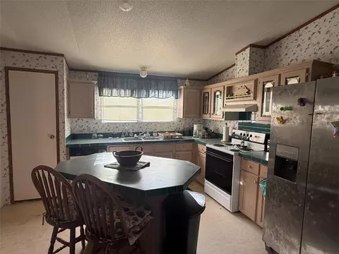 Kitchen - 305 Canadian Dr, Trinity, TX 75862 photo 1 of 2